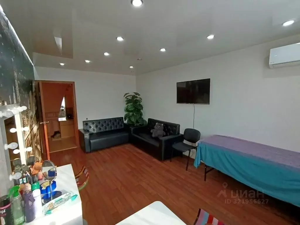 2-к кв. Ханты-Мансийский АО, Нефтеюганск 16а мкр, 78 (63.0 м) - Фото 1