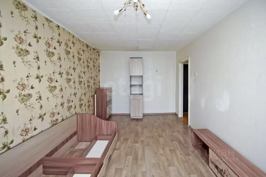 1-к кв. Омская область, Омск просп. Космический, 105 (30.0 м) - Фото 0