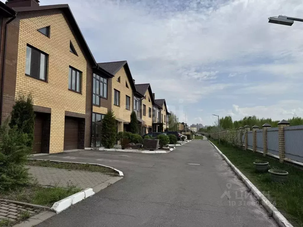 Таунхаус в Брянская область, Брянский район, пос. Мичуринский ул. ... - Фото 1