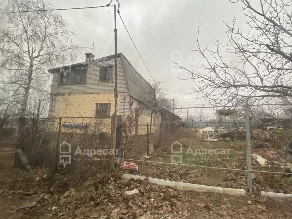 Дом в Волгоградская область, Волгоград ул. Джамбула Джабаева (150 м) - Фото 0