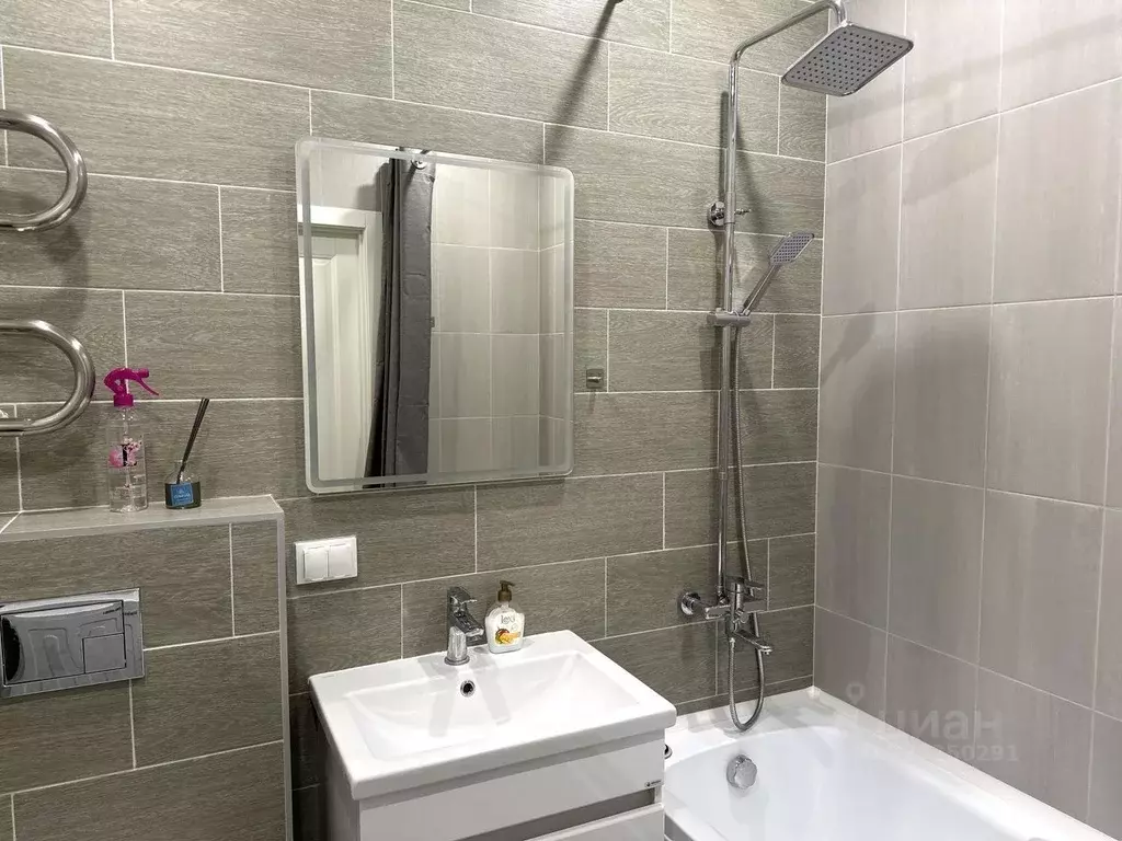 1-к кв. Тюменская область, Тюмень ул. Фармана Салманова, 21 (40.0 м) - Фото 2