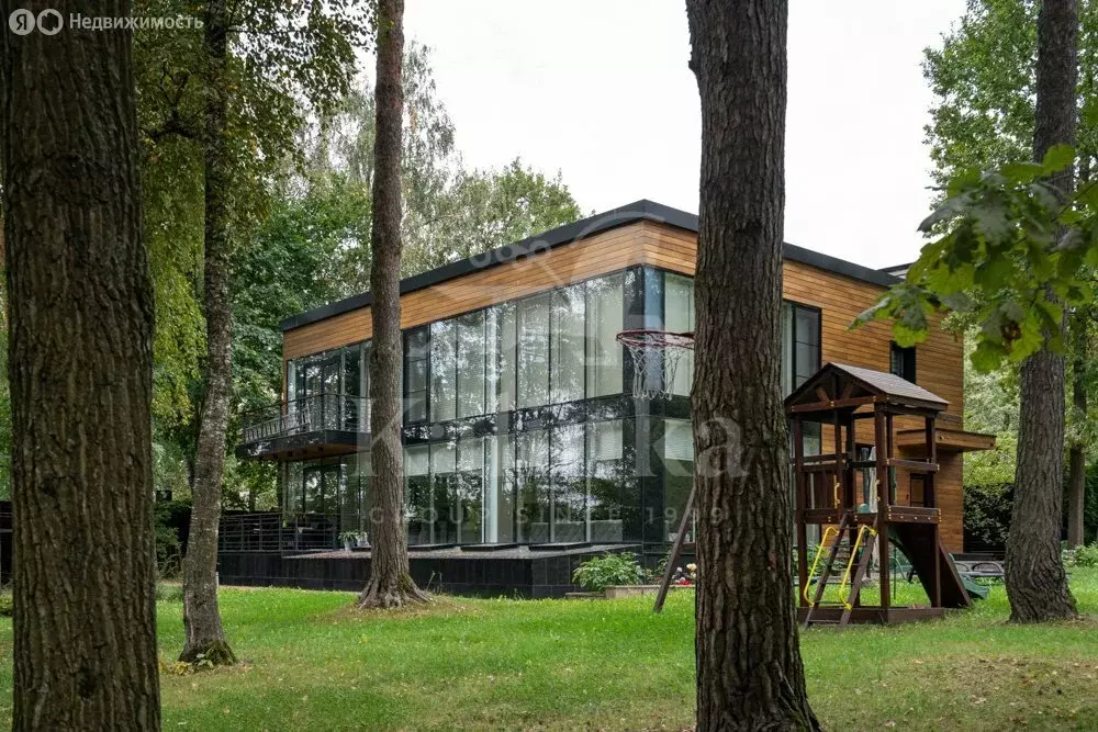 Дом в Московская область, городской округ Химки, деревня Юрлово (675 ... - Фото 1