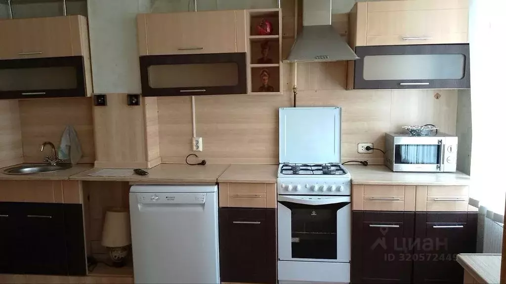 3-к кв. Челябинская область, Челябинск просп. Ленина, 49 (70.0 м) - Фото 2