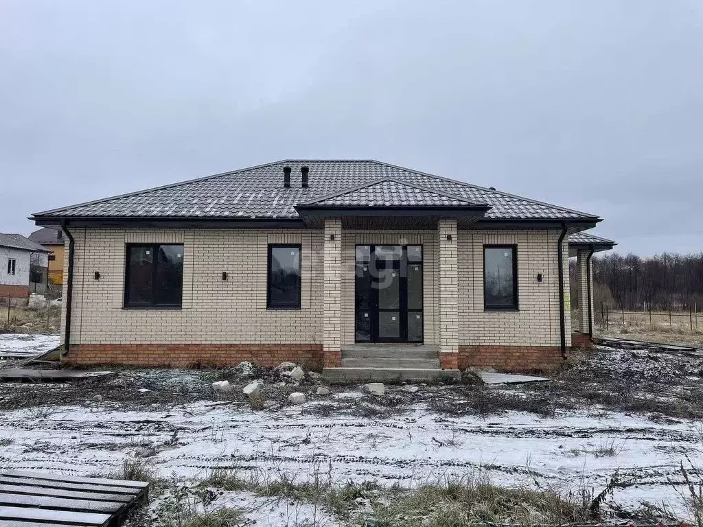 Дом в Курская область, Курский район, Моковский сельсовет, д. 1-я ... - Фото 1