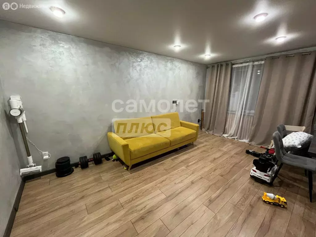 2-комнатная квартира: Заводоуковск, Октябрьская улица, 2 (62 м) - Фото 2