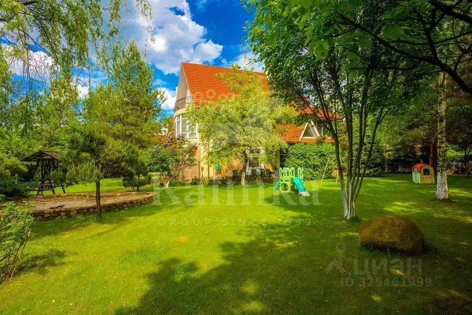 Дом в Московская область, Красногорск городской округ, с. ... - Фото 1