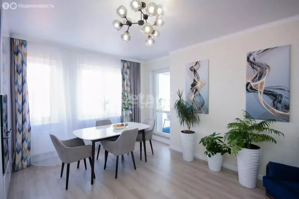 2-комнатная квартира: Тюмень, улица Федюнинского, 64 (73 м) - Фото 1