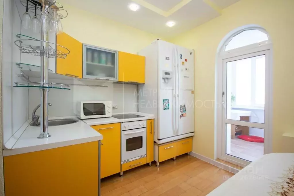 3-к кв. Тюменская область, Тюмень ул. Муравленко, 9 (70.0 м) - Фото 1