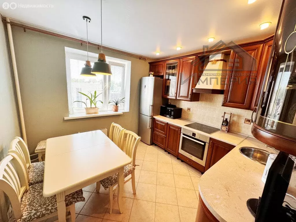 3-комнатная квартира: Казань, улица Максимова, 40 (96 м) - Фото 0