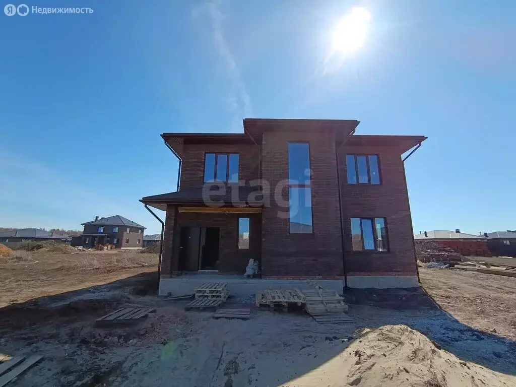 Дом в село Столбище, улица Авиаторов (230 м) - Фото 0