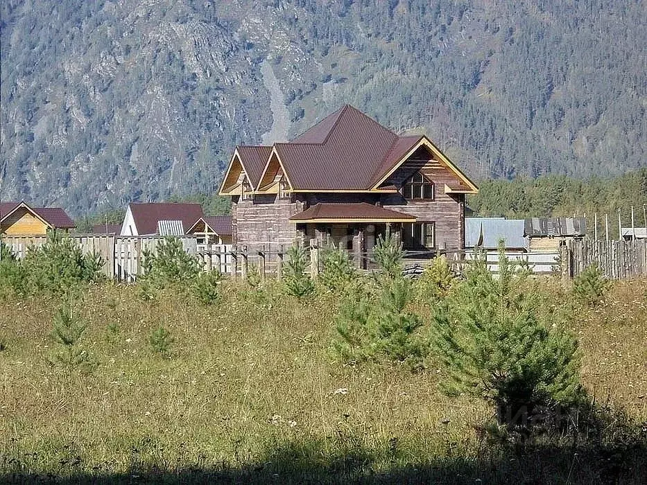 Дом в Алтай, Чемальский район, пос. Усть-Сема ул. Центральная (151 м) - Фото 1