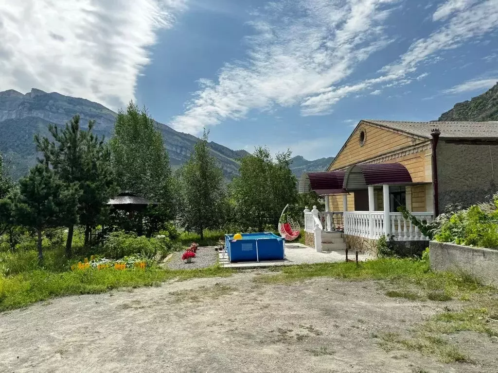 Дом в Дагестан, с. Гуниб ул. Гунибская, 6 (150 м) - Фото 0