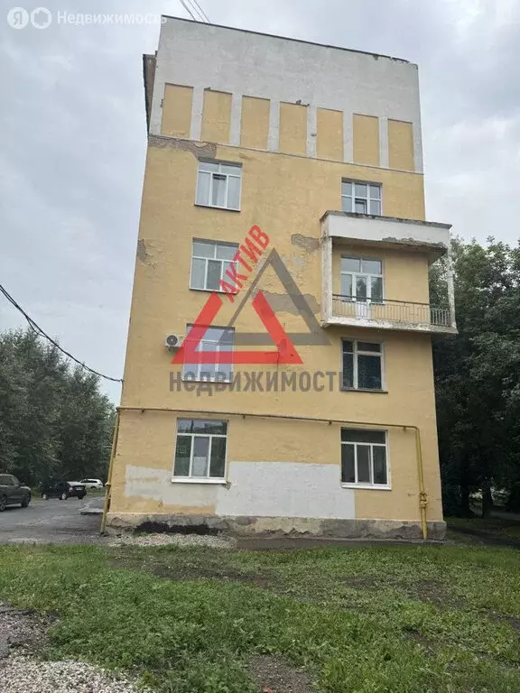 4-комнатная квартира: Каменск-Уральский, улица Строителей, 10 (81.8 м) - Фото 0