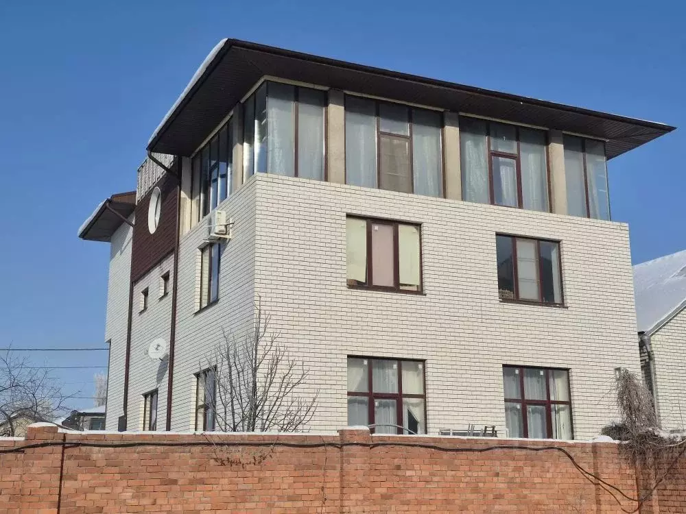 Дом в Волгоградская область, Волгоград Онежская ул. (487 м) - Фото 1