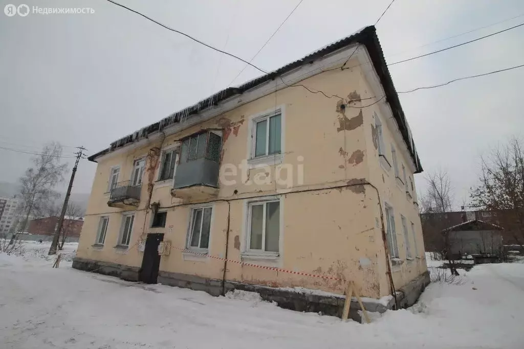 2-комнатная квартира: Междуреченск, улица Пушкина, 160 (47.9 м) - Фото 1