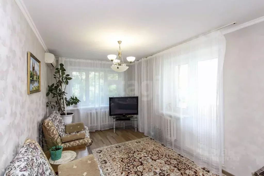 2-к кв. Тюменская область, Тюмень ул. Домостроителей, 8 (50.4 м) - Фото 1