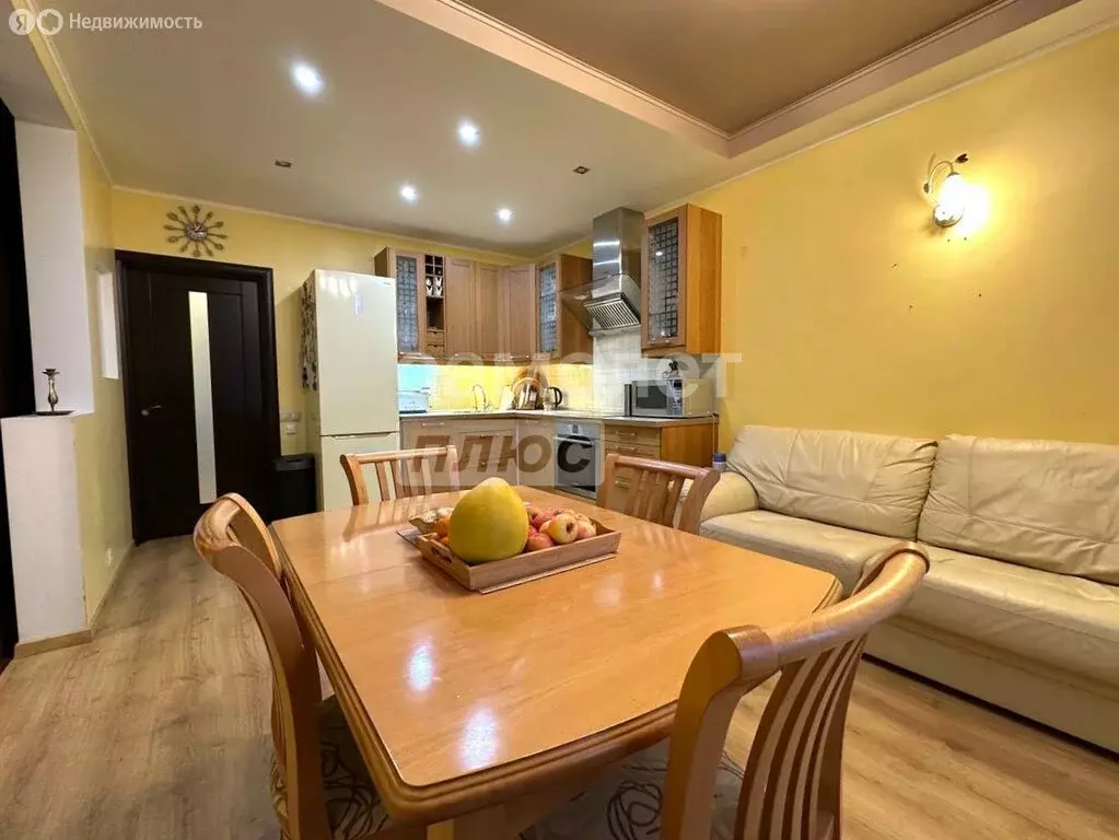 2-комнатная квартира: Наро-Фоминск, улица Войкова, 1 (87.8 м) - Фото 1