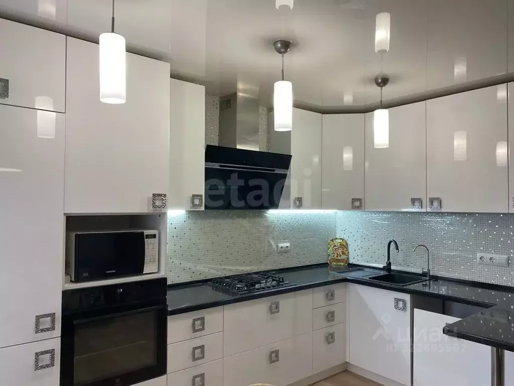 3-к кв. Саратовская область, Саратов ул. Имени С.П. Лисина, 10 (84.24 ... - Фото 1