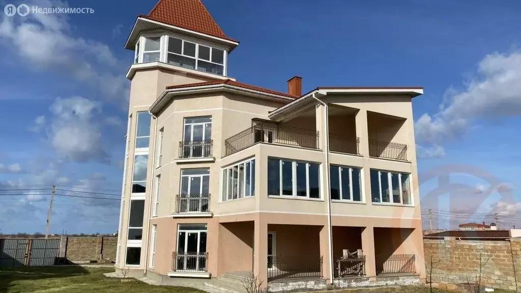 Дом в Заозёрное, улица Аллея Дружбы, 126 (419.6 м) - Фото 0