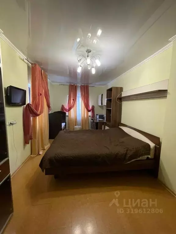 3-к кв. Тюменская область, Тюмень ул. Максима Горького, 68 (90.0 м) - Фото 1