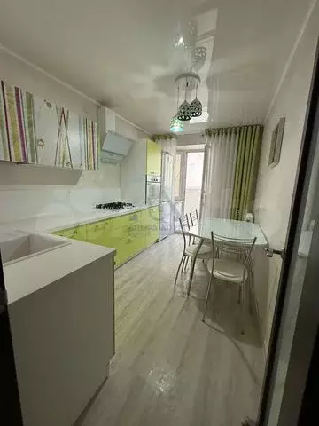 2-к. квартира, 65 м, 3/10 эт. - Фото 0