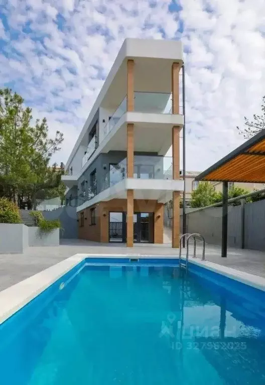 Дом в Краснодарский край, Геленджик Советская ул., 108 (267 м) - Фото 1