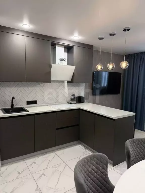 3-к кв. Тюменская область, Тюмень ул. Валентины Трофимовой, 9 (86.7 м) - Фото 1