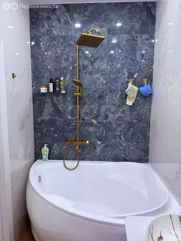 3-комнатная квартира: Тюмень, улица Газовиков, 36 (69 м) - Фото 1