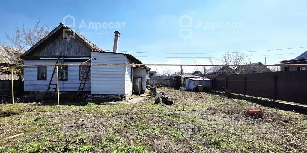 Дом в Волгоградская область, Волжский пос. Краснооктябрьский, ул. ... - Фото 1