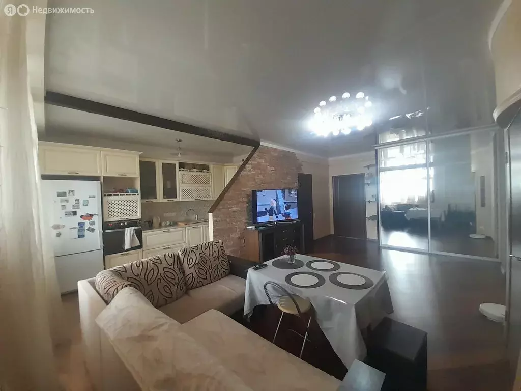 2-комнатная квартира: Батайск, улица Комарова, 132 (70.2 м) - Фото 1