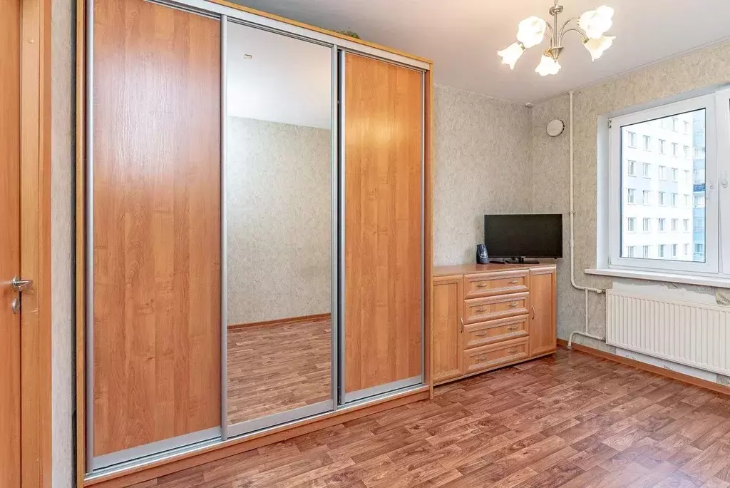 3-к кв. Санкт-Петербург ул. Маршала Казакова, 68к1 (75.6 м) - Фото 1