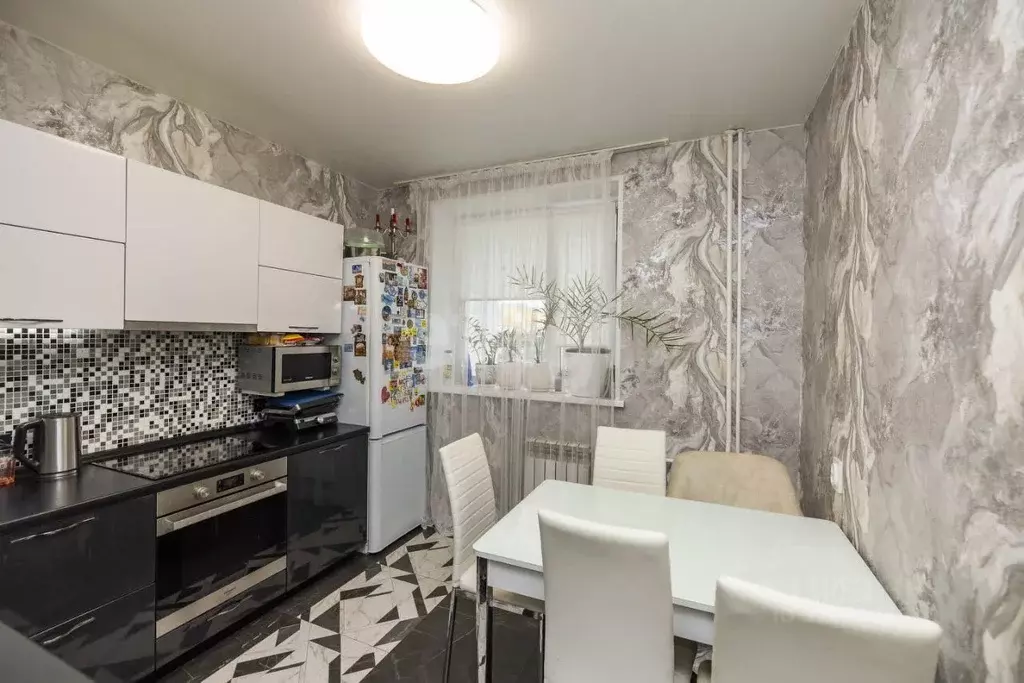 2-к кв. Ханты-Мансийский АО, Сургут Геологическая ул., 19 (56.3 м) - Фото 1