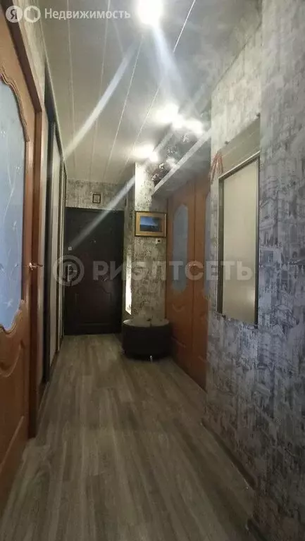 3-комнатная квартира: Мурманск, жилой район Дровяное, улица Юрия ... - Фото 0