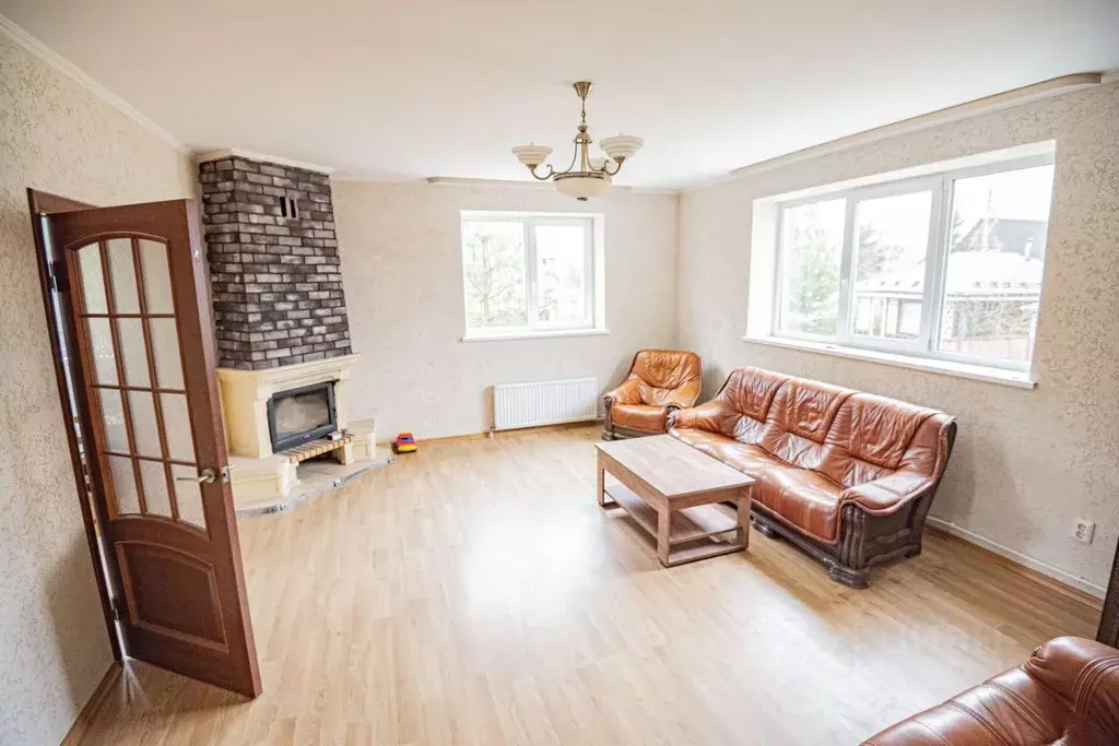 Дом в Ленинградская область, Гатчинский муниципальный округ, д. Выра ... - Фото 1