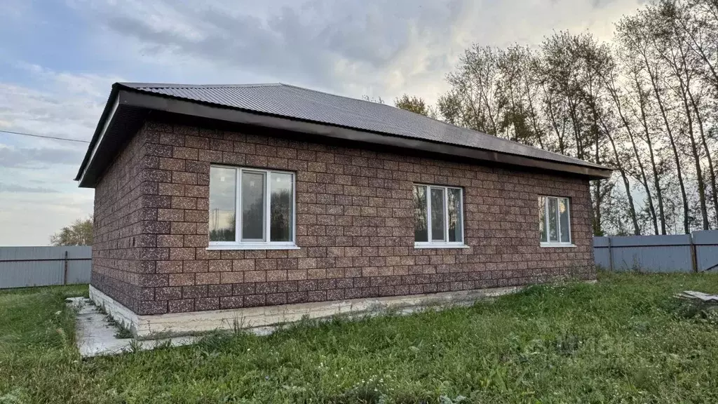 Дом в Башкортостан, с. Кармаскалы ул. Кармаскалинская, 90 (96 м) - Фото 1
