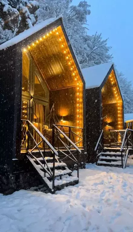Дом в Карачаево-Черкесия, Зеленчукский район, с. Архыз ул. Лесная, 13 ... - Фото 1