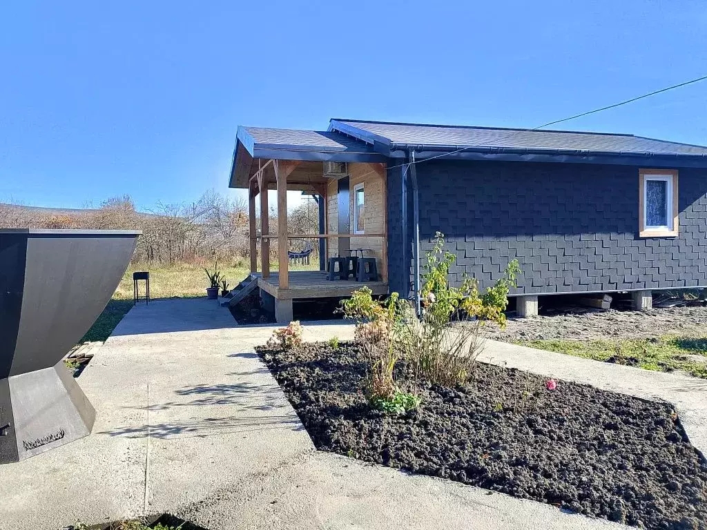 Дом в Адыгея, Майкопский район, Абадзехская ст-ца Крестьянская ул., ... - Фото 1