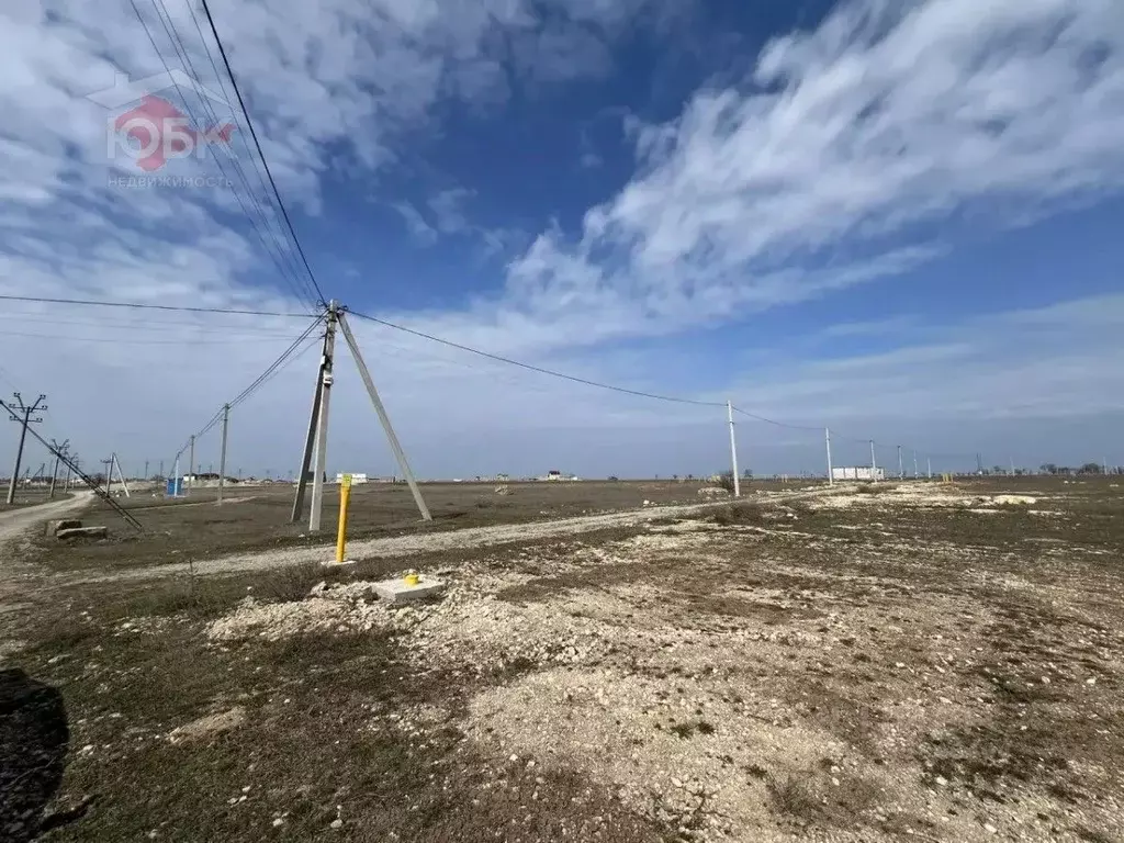 Участок в Крым, Черноморский район, с. Межводное ул. Умера Ипчи (10.0 ... - Фото 1
