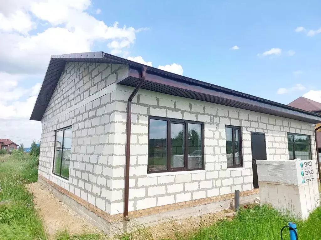 Дом в Ярославская область, Тутаевский муниципальный округ, д. Брянцево ... - Фото 1