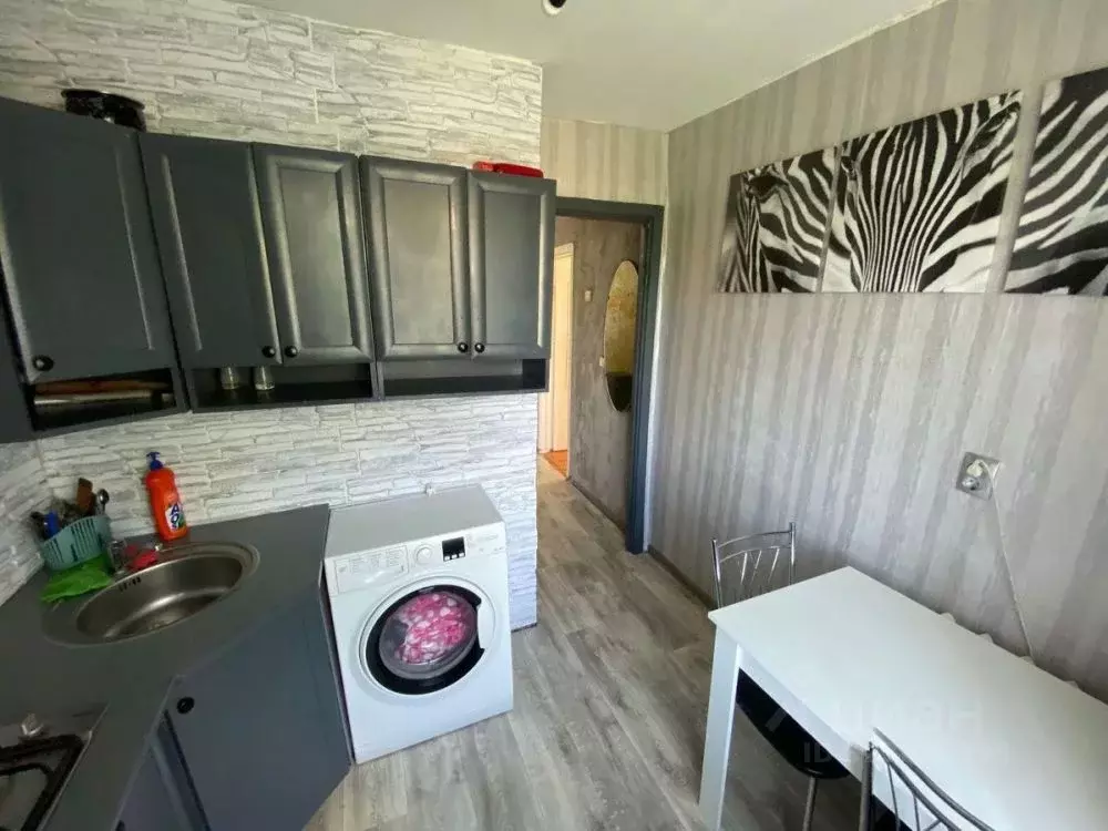 2-к кв. Омская область, Омск ул. Василия Маргелова, 181 (40.0 м) - Фото 2