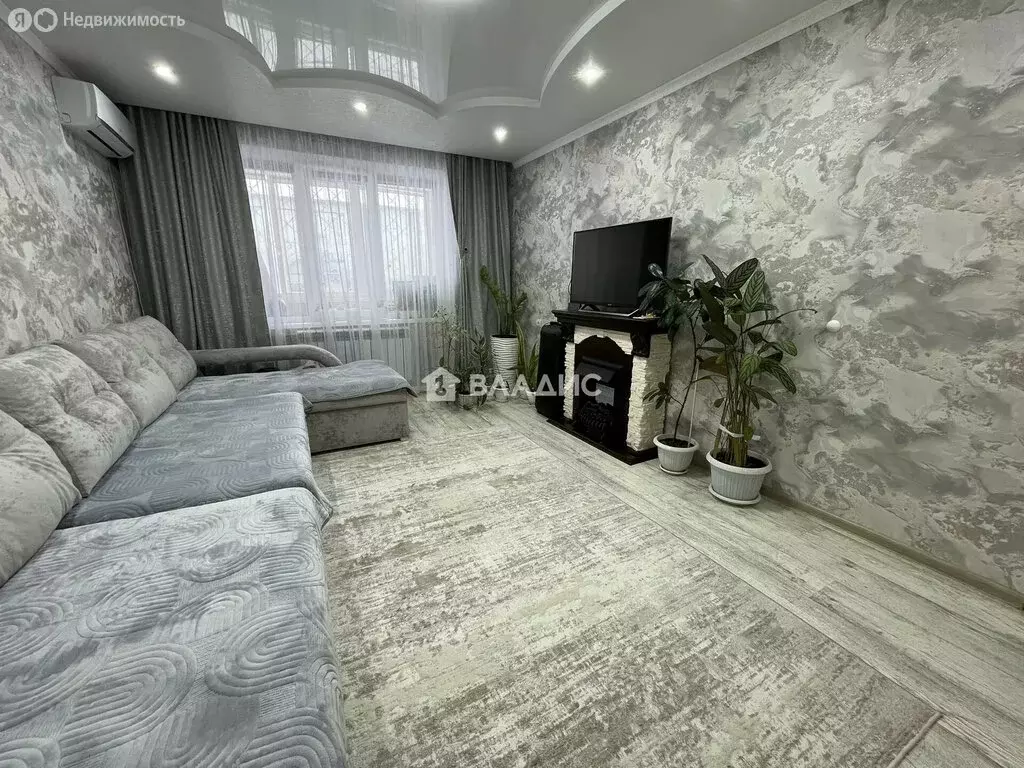 2-комнатная квартира: Нижнекамск, улица Рифката Гайнуллина, 6 (57 м) - Фото 2