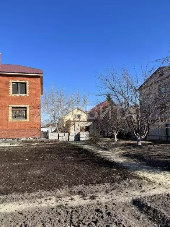 Дом в Тюменская область, Тюмень ул. 4-я Северная, 6 (310 м) - Фото 1