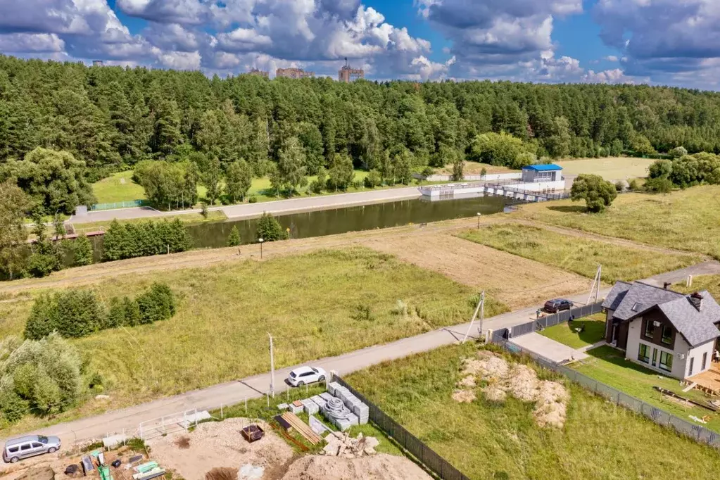 Участок в Московская область, Домодедово городской округ, д. Авдотьино ... - Фото 1