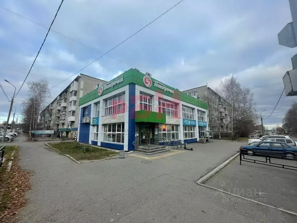 Торговая площадь в Свердловская область, Серов ул. Короленко, 19 (254 ... - Фото 1