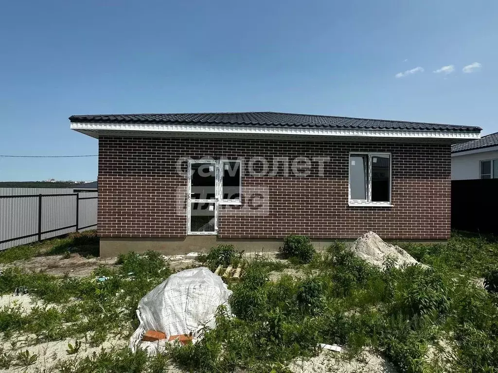 Дом в Курская область, Курский район, Моковский сельсовет, д. 1-я ... - Фото 0