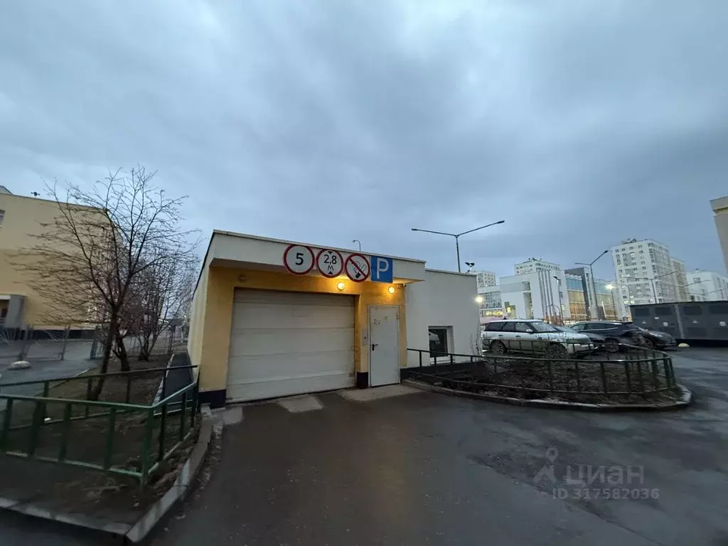 Гараж в Свердловская область, Екатеринбург ул. Павла Шаманова, 22 (17 ... - Фото 1