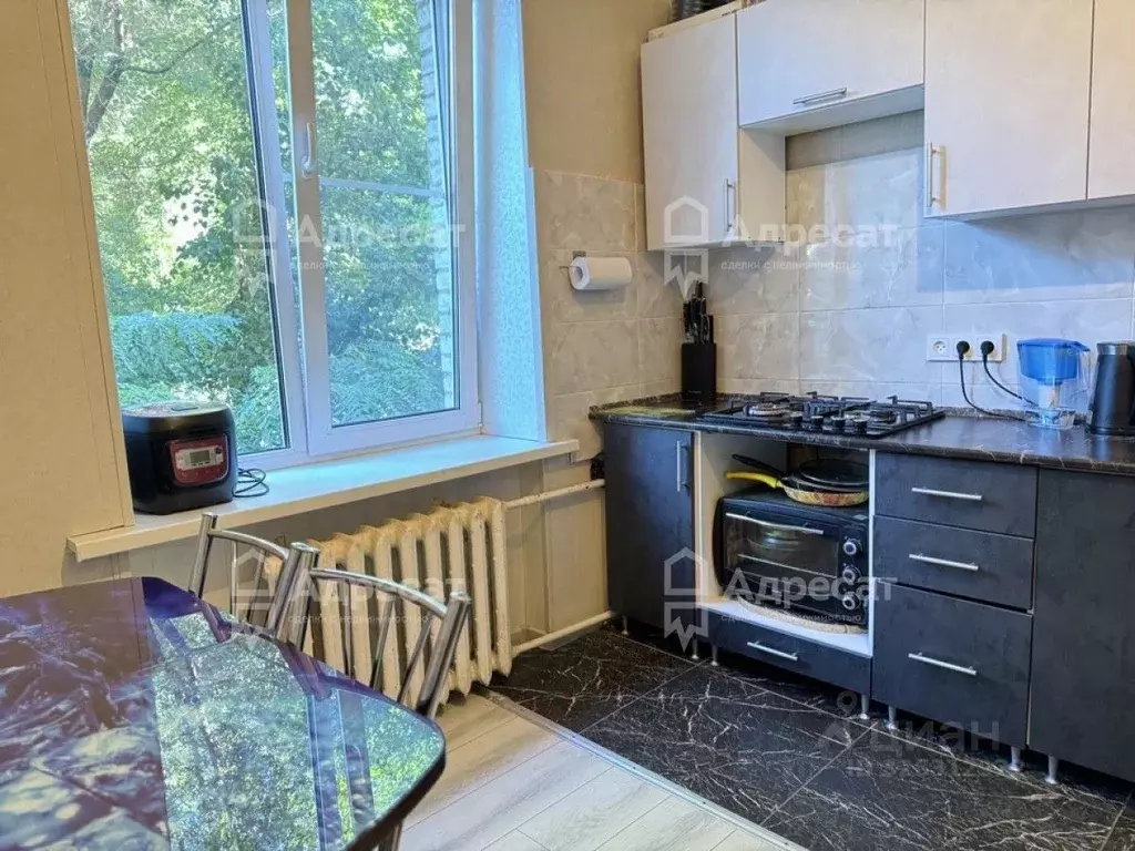 3-к кв. Волгоградская область, Волгоград ул. Кузнецова, 24 (75.8 м) - Фото 0