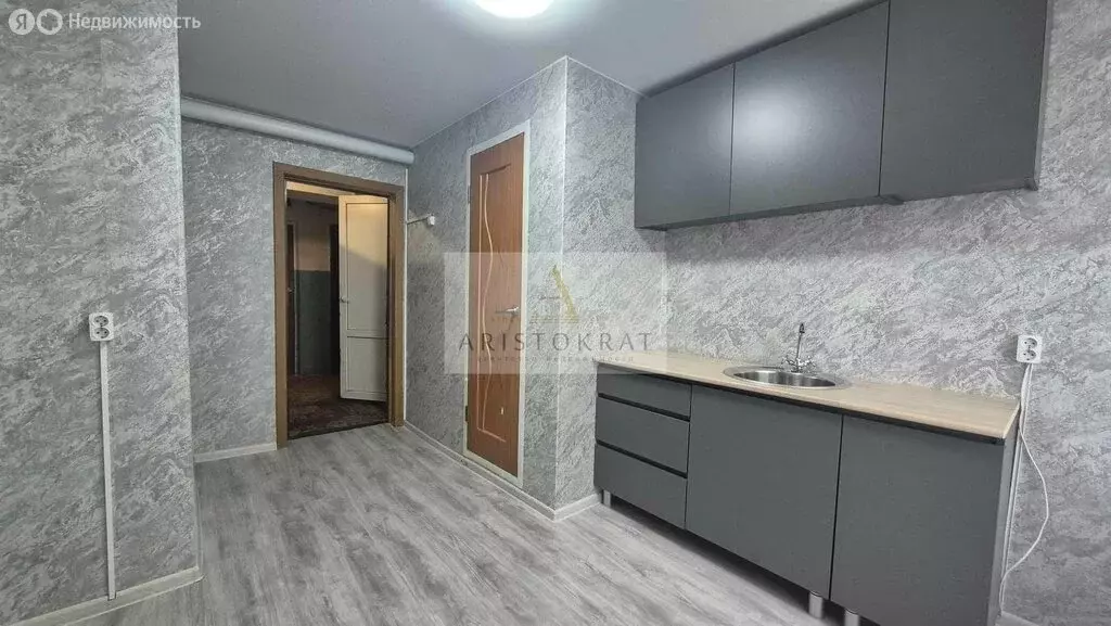 4-комнатная квартира: Вологда, Медуницинская улица, 21А (12 м) - Фото 1