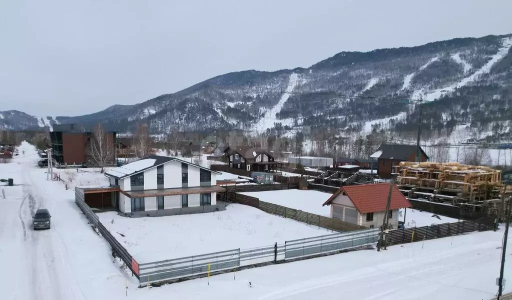 Дом в Алтай, Майминский район, Манжерокское с/пос, с. Озерное ул. ... - Фото 1