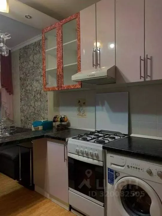 1-к кв. Омская область, Оконешниково рп ул. Пролетарская, 31 (35.0 м) - Фото 0